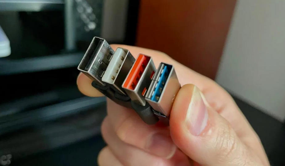 What Does the Color of a USB Port Mean?