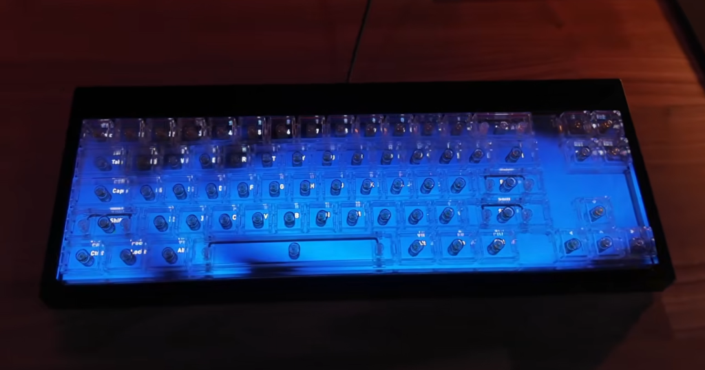 FinalMouse keyboard with Screen